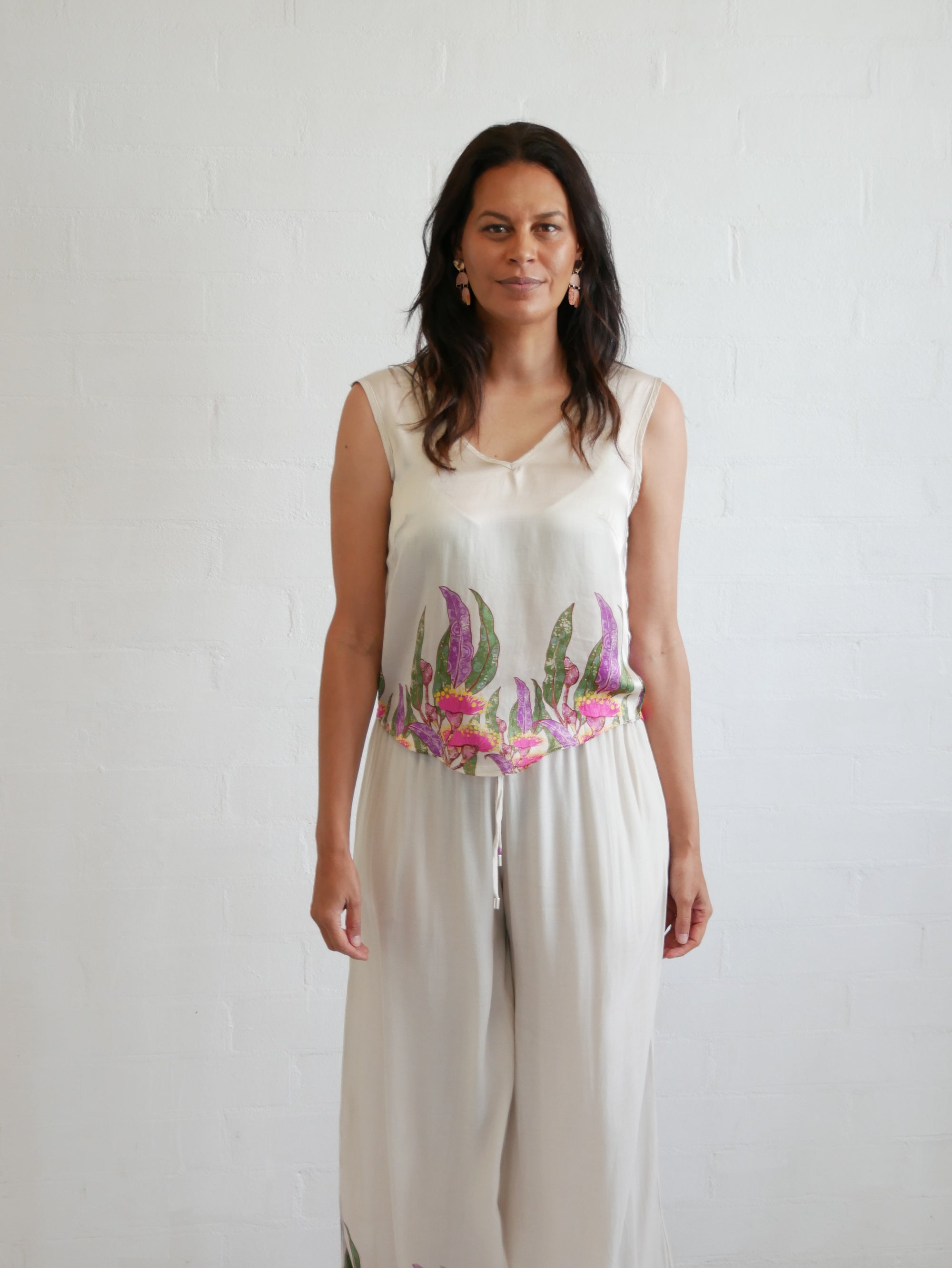 Bobbi V-Neck Top – Princess Gum – Premium Viscose Satin