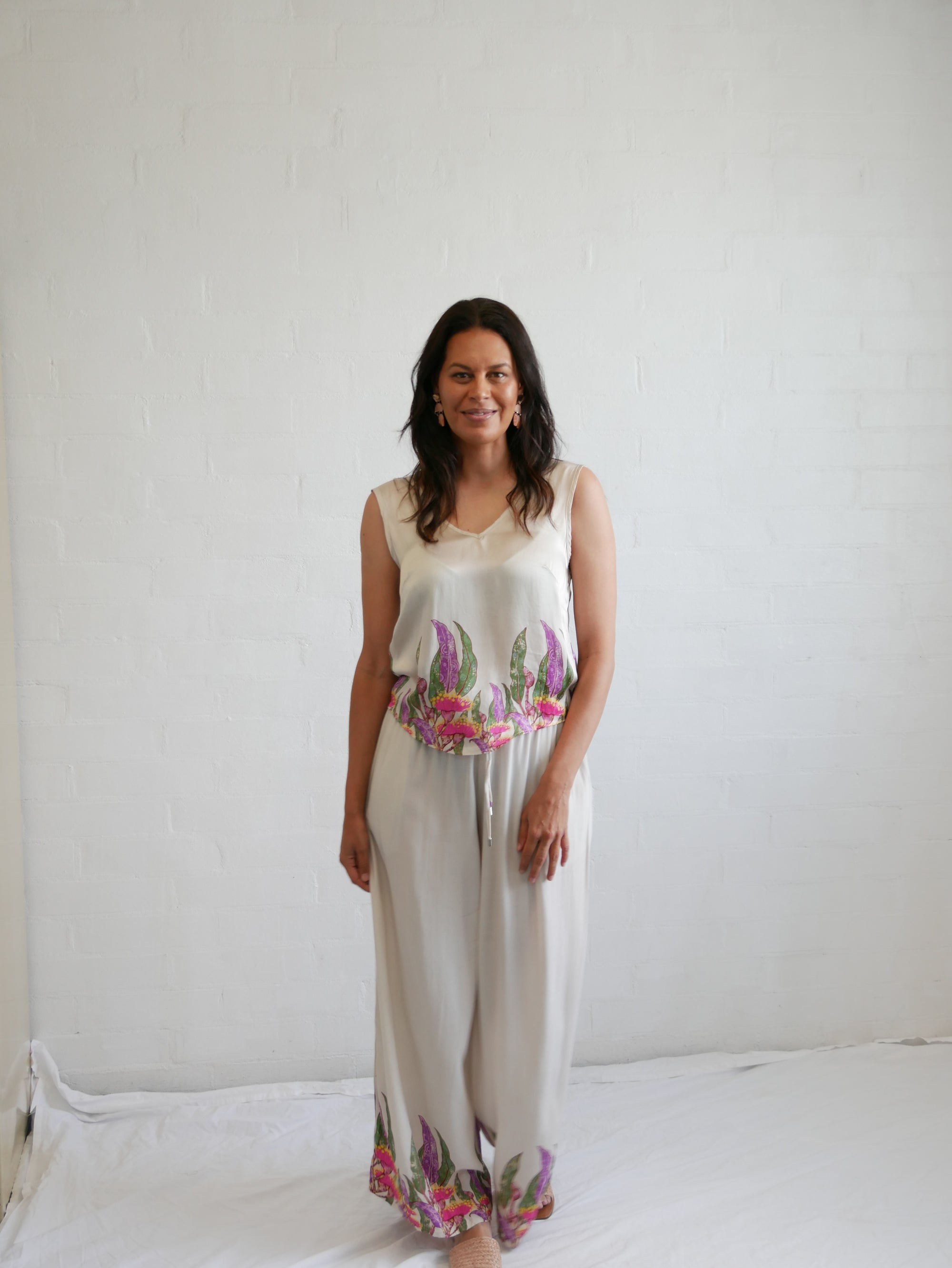 Bobbi V-Neck Top – Princess Gum – Premium Viscose Satin